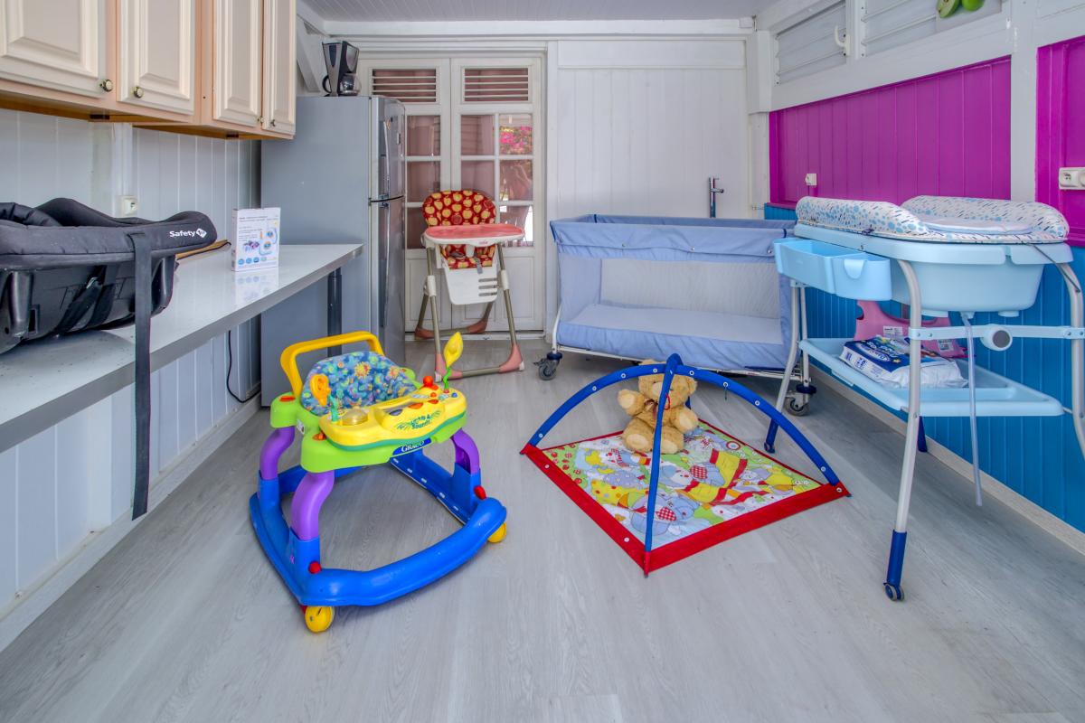 34.Location villa piscine vue mer St François Guadeloupe_Equipement bébé